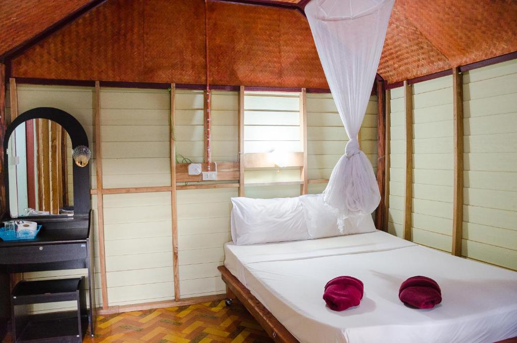Nature Beach Resort, Koh Lanta Nature Beach Resort, Koh Lanta
