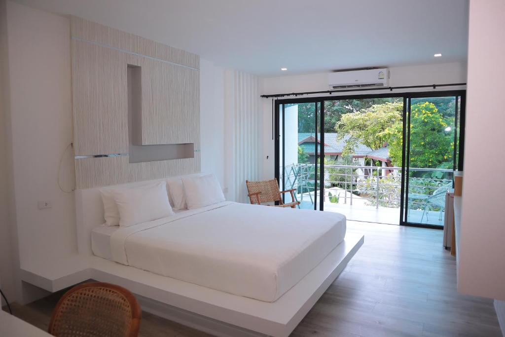 Ton Sai Tropical Phi Phi Island