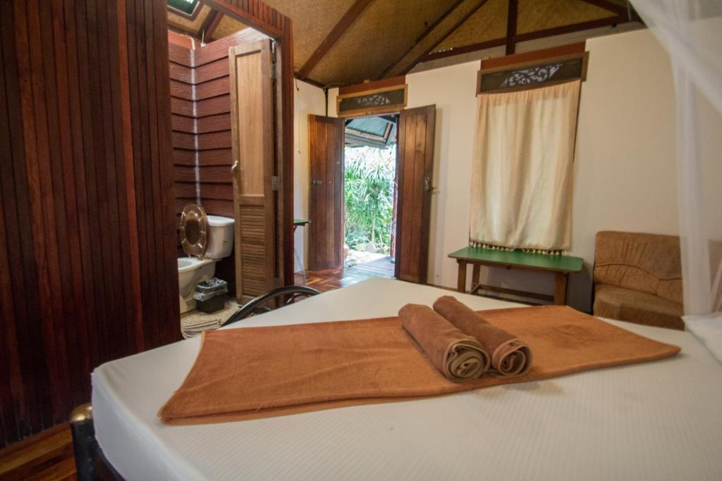 Tropical Garden Bungalow
