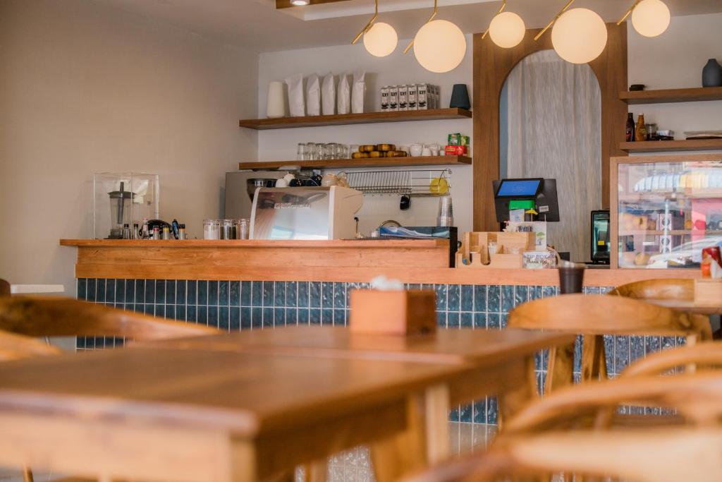Tiya House Rooms & Cafe