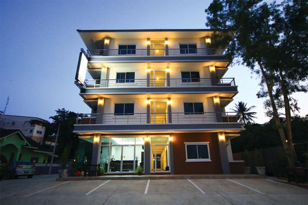 Baan Samrarn Baan Samrarn