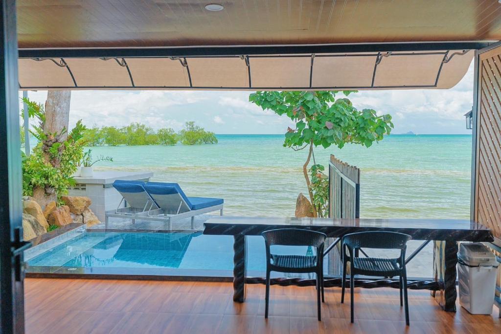 BeachHouse Pool Villas Krabi
