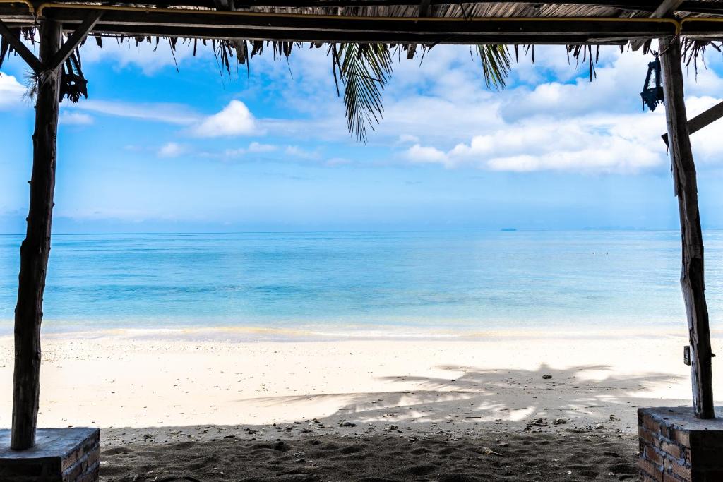 Isara Lanta Beach Resort Isara Lanta Beach Resort