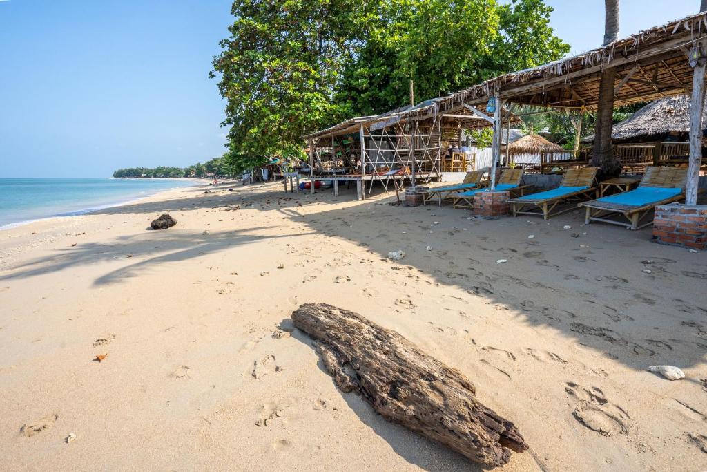 Isara Lanta Beach Resort Isara Lanta Beach Resort