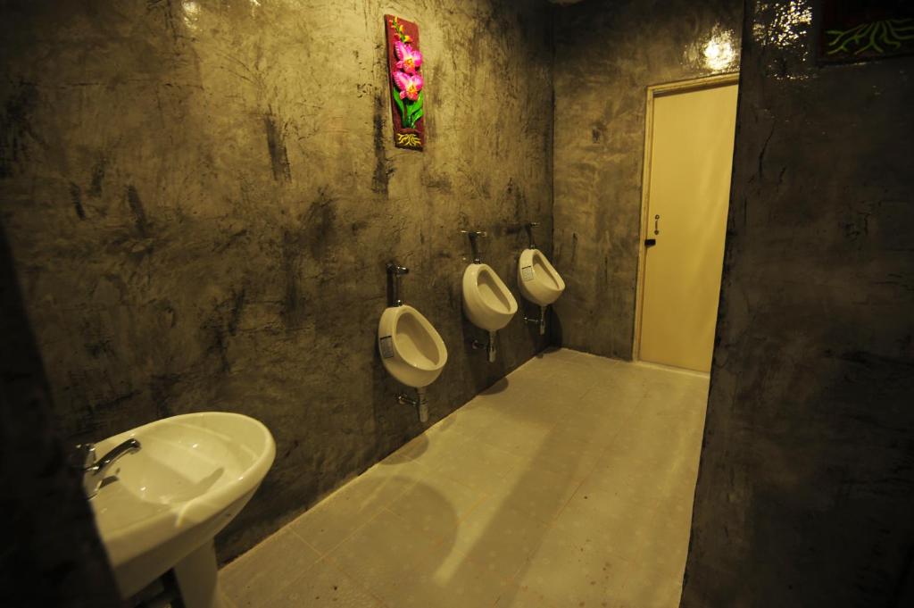 Twin Palms Hostel Phi Phi