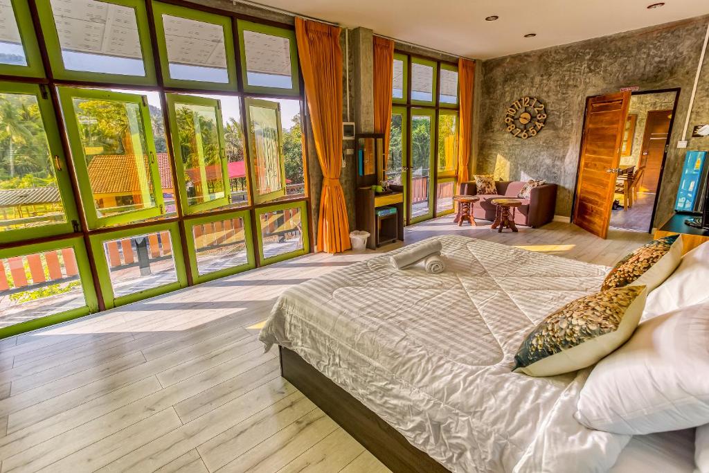 Tonmai Suites Tonmai Suites