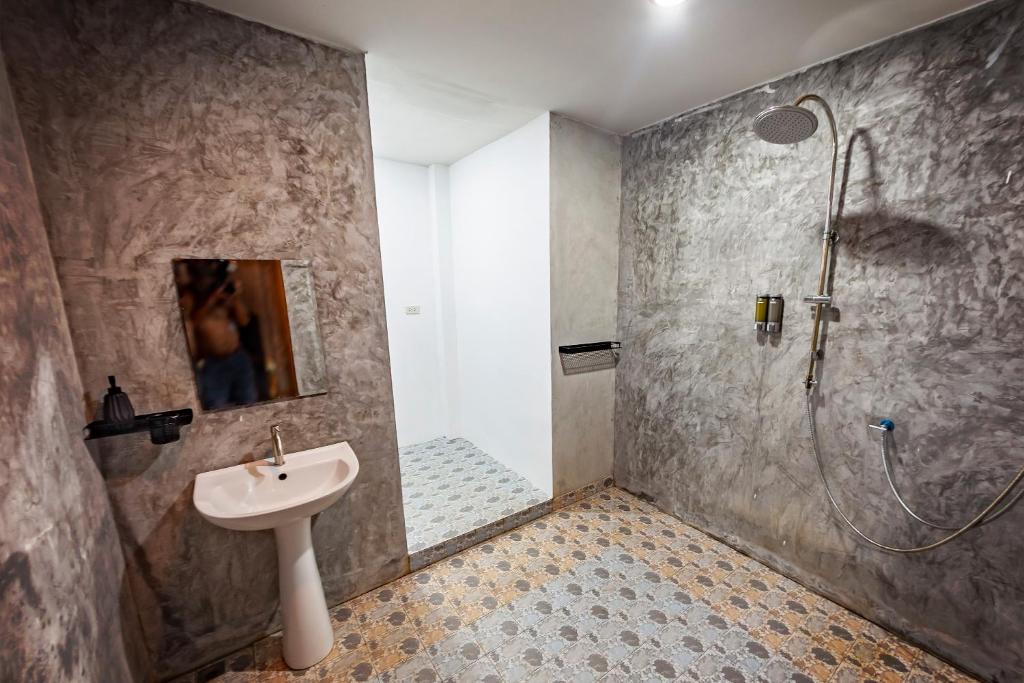 Tonmai Suites Tonmai Suites