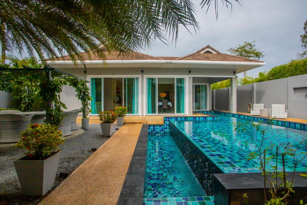 3 Bedroom Platinum Pool Villa Smooth as Silk 3 Bedroom Platinum Pool Villa Smooth as Silk