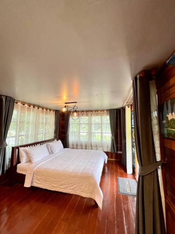 Lay Back Villa Wooden House AC Hot shower High Speed Internet Lay Back Villa Wooden House AC Hot shower High Speed Internet