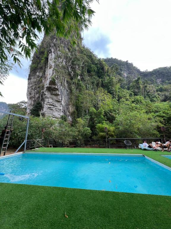 Mountain View Party Hostel