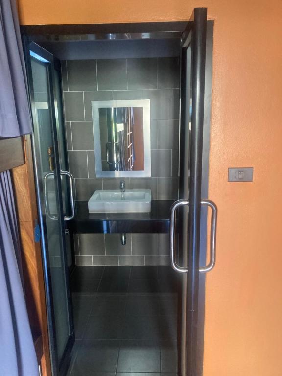 Nomad hostel Krabi and Travel Nomad hostel Krabi and Travel