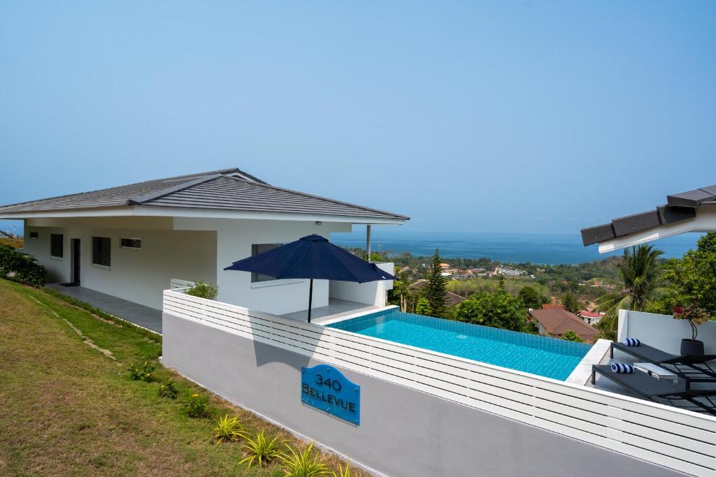 Luxury home with a pool - stunning sea views Luxury home with a pool - stunning sea views