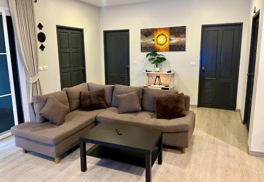 Lanta Sunshine Residence Apt 4 Two Bed Apartment with AC and Work Space Lanta Sunshine Residence Apt 4 Two Bed Apartment with AC and Work Space