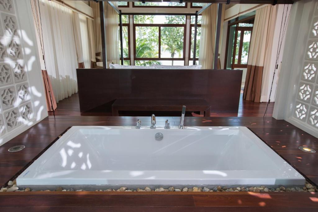 Amatapura Beachfront Villa 14, SHA Certified