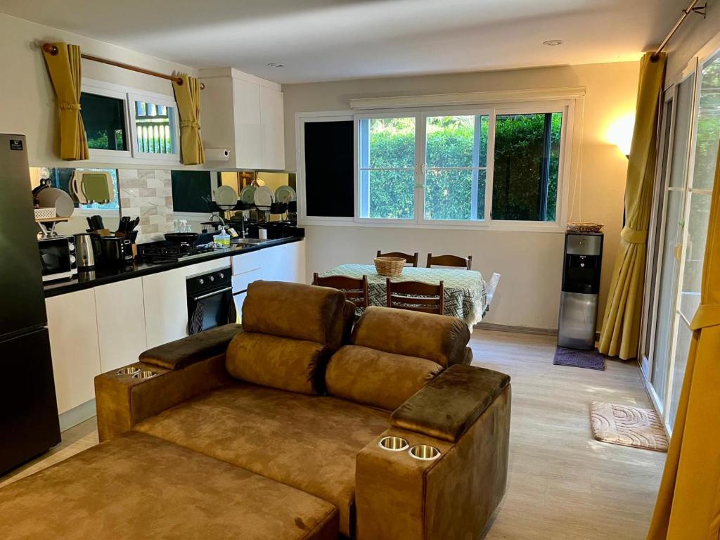 Lanta Sunshine Residence Apt 1 One Bed Apartment with AC and Work Space