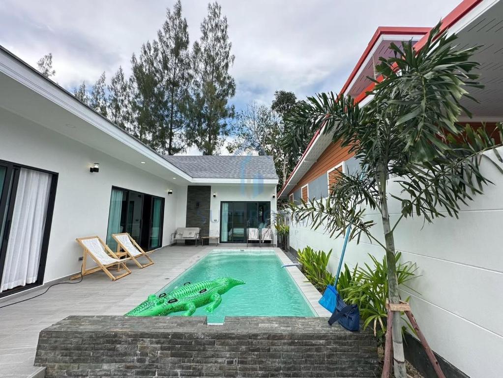 Villa Nataly LUXURY hotel House in Ao Nang Krabi private pool jacuzzi Palm free kitchen from airport