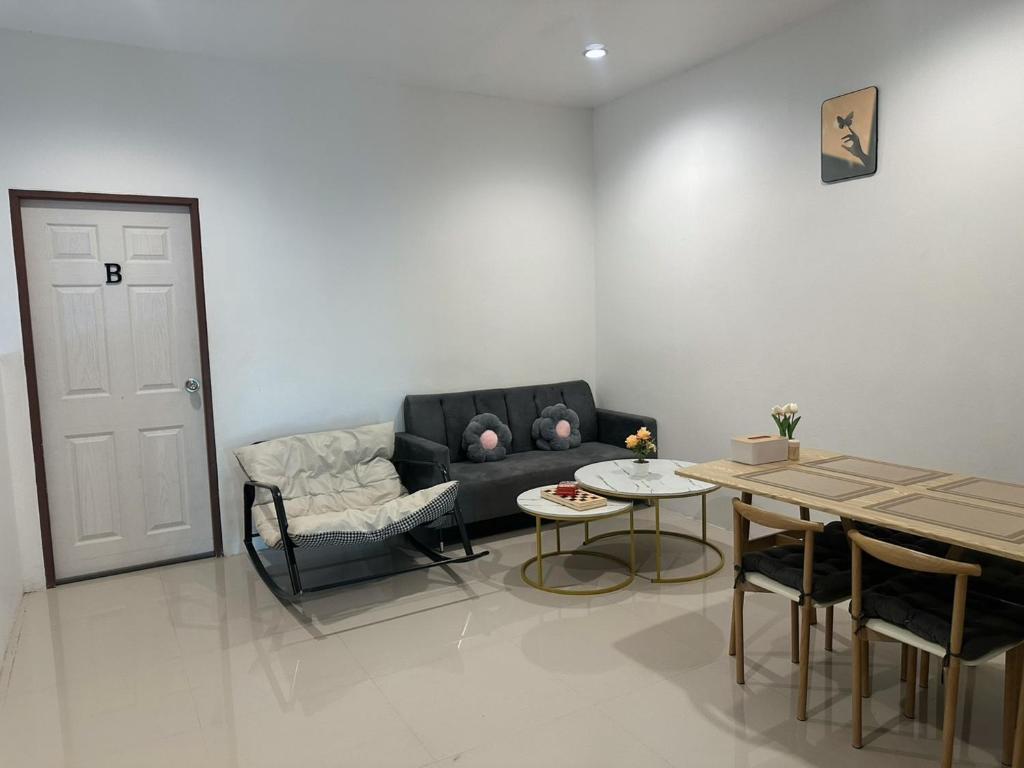 Rest And Relax Hostel